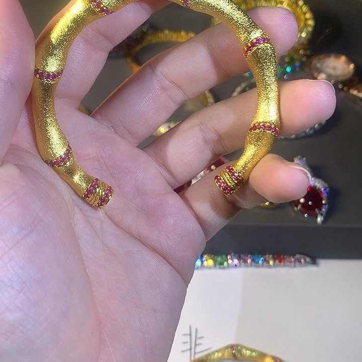 非金属12手镯。