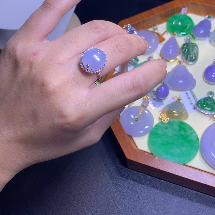 颈饰18K金镶嵌翡翠天然