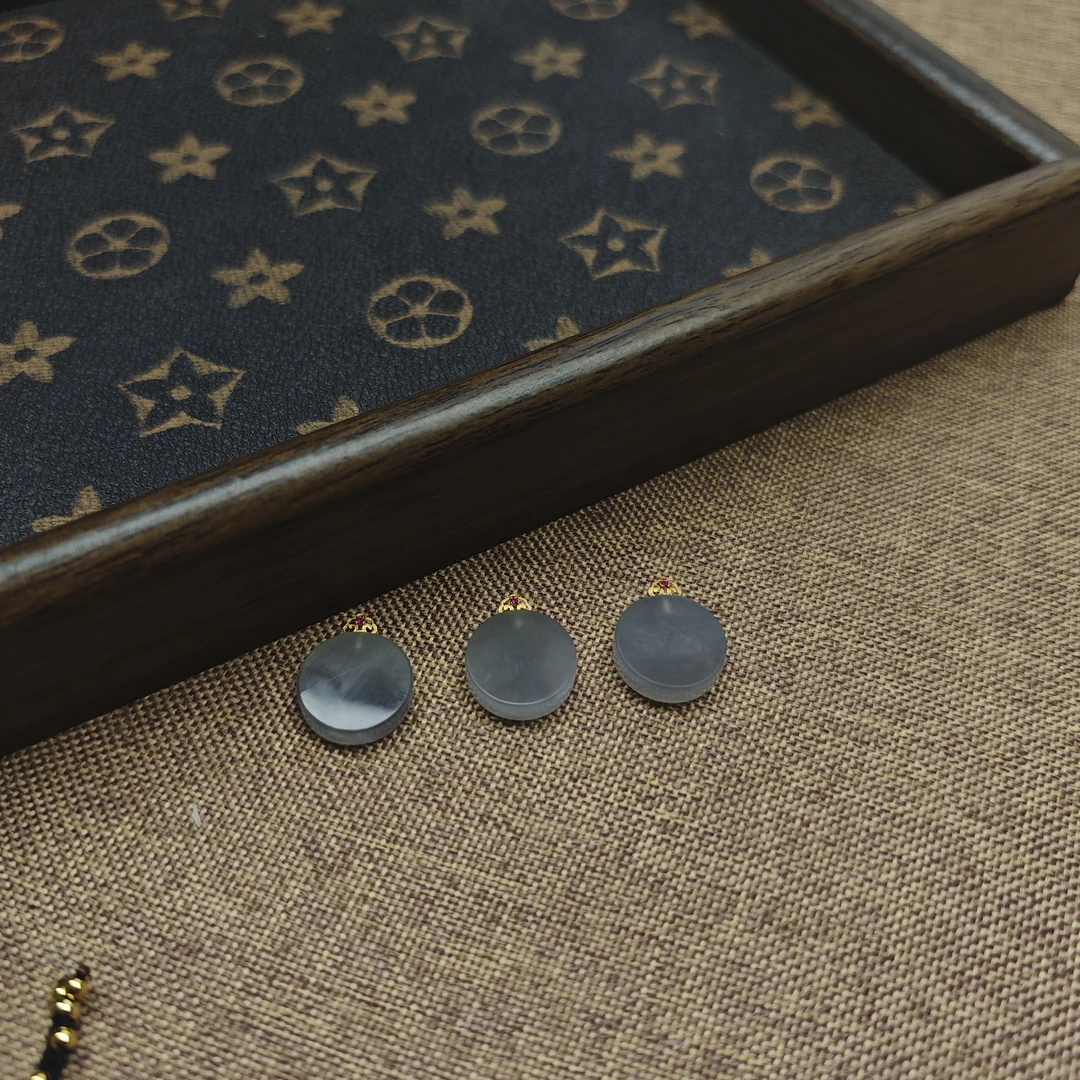 和田玉烟紫无事牌圆牌18k金扣头冰透