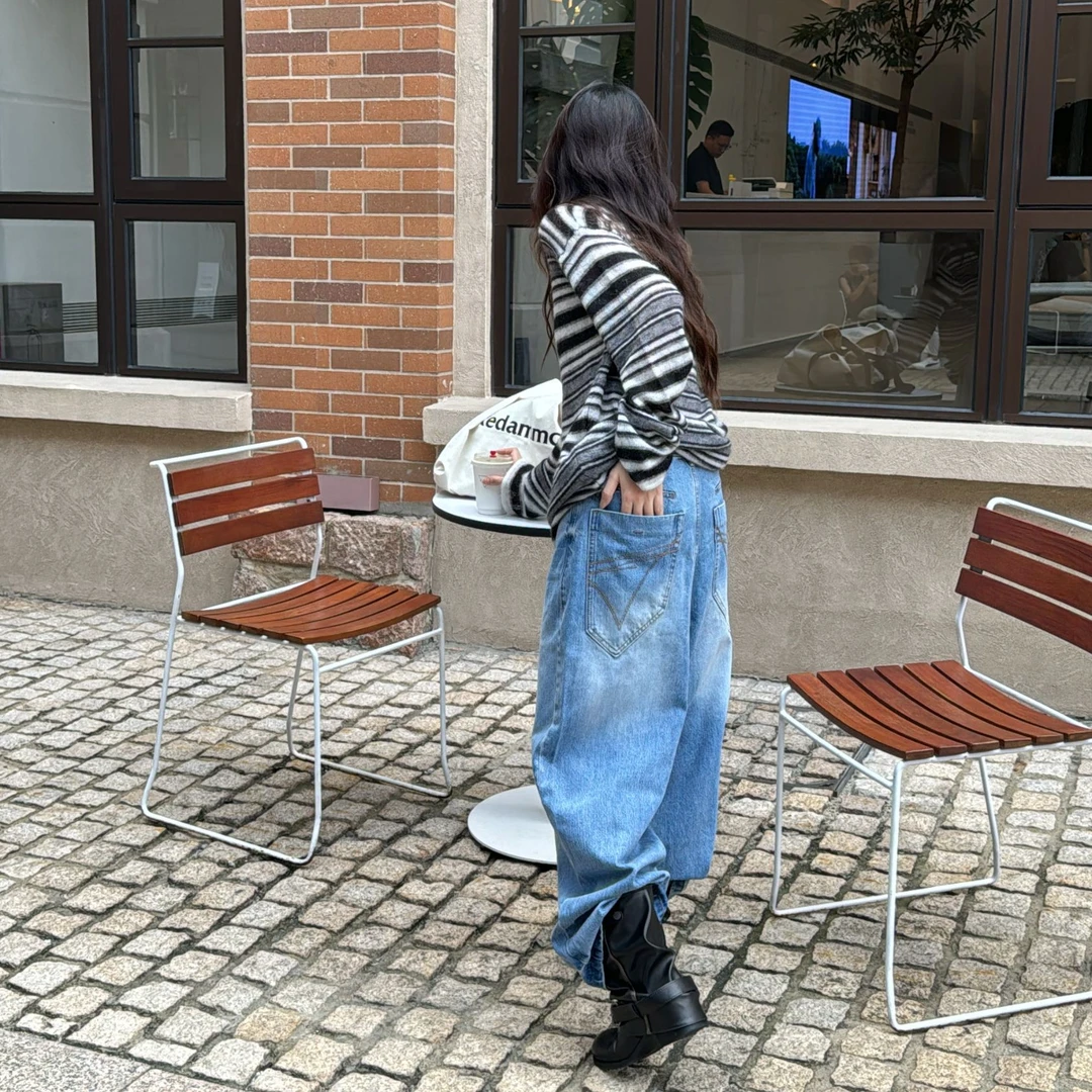 2025宽松水洗口袋刺绣牛仔裤女2025秋季新款高腰百搭直筒阔腿裤子