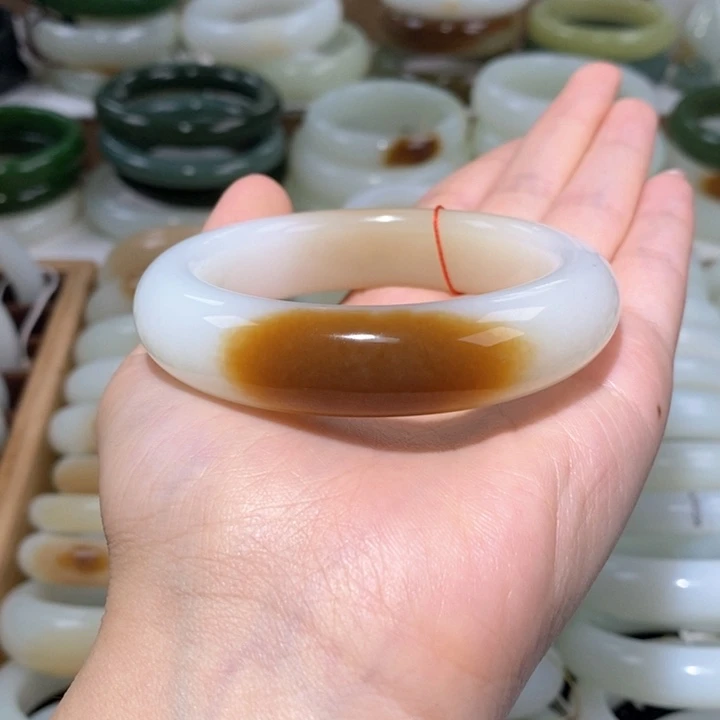 和田玉手镯未镶嵌天地糖55