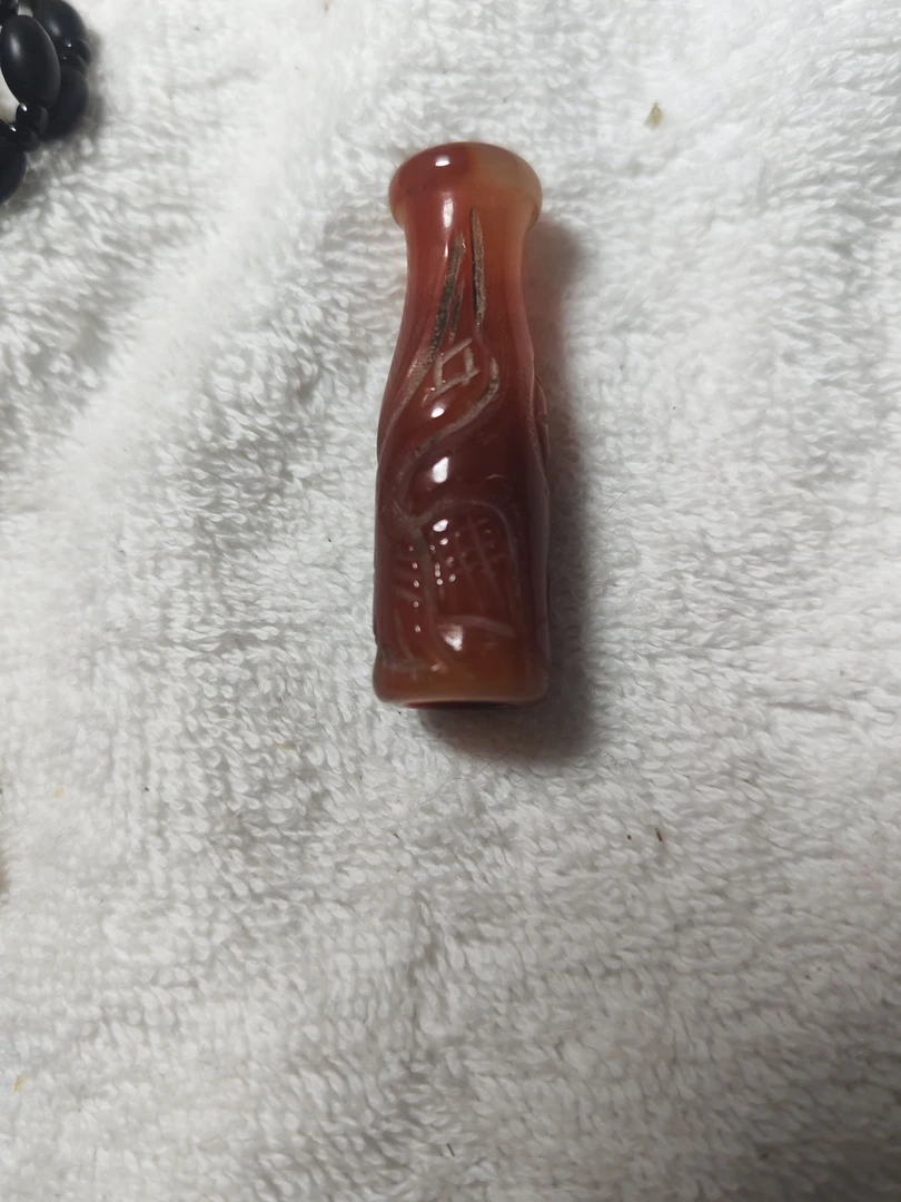 玛瑙浮雕烟嘴一只