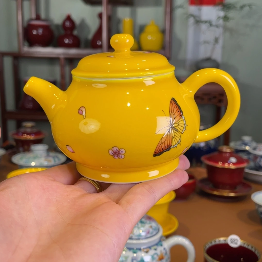 清欢雅玩，原矿帝王黄珐琅彩蝶恋花潘壶