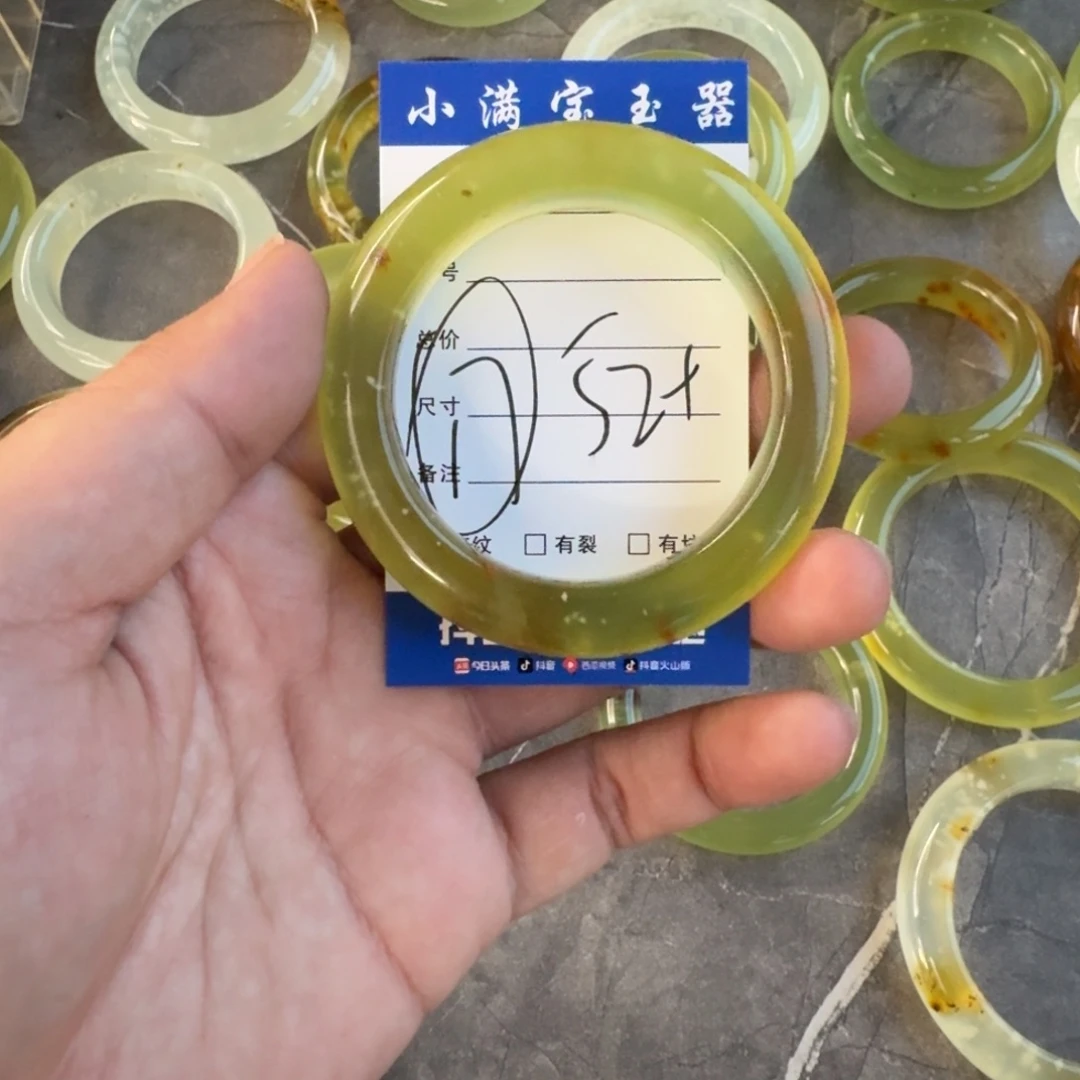 锅***匪未镶嵌蛇纹石玉手镯