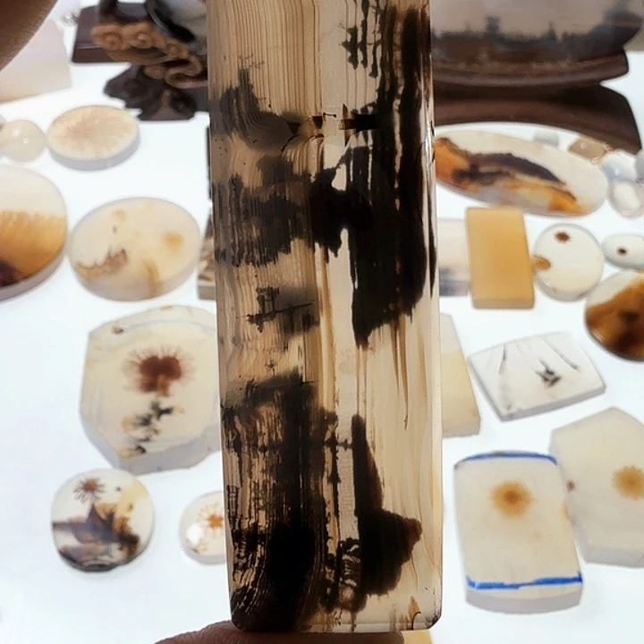 陈***玺未镶嵌玛瑙/玉髓珠宝半成品