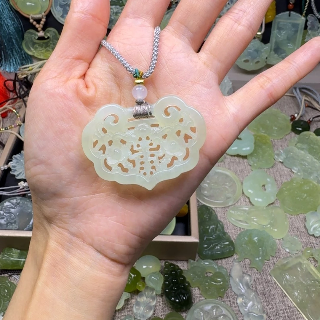 岫玉未镶嵌吊坠(赠链)