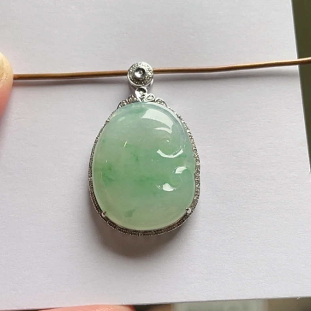 【闪购商品】吊坠(不含链)18K金镶嵌翡翠