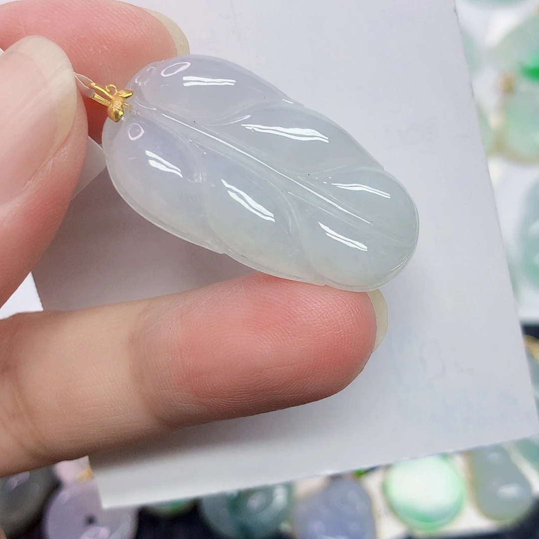 翡翠18K金镶嵌颈饰叶子
