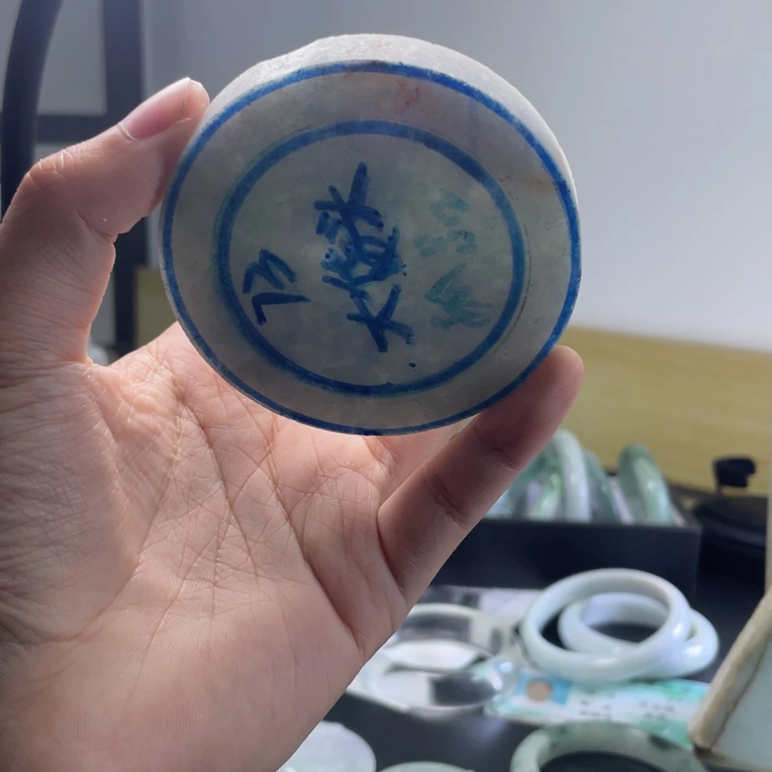 定制翡翠未镶嵌翡翠手镯