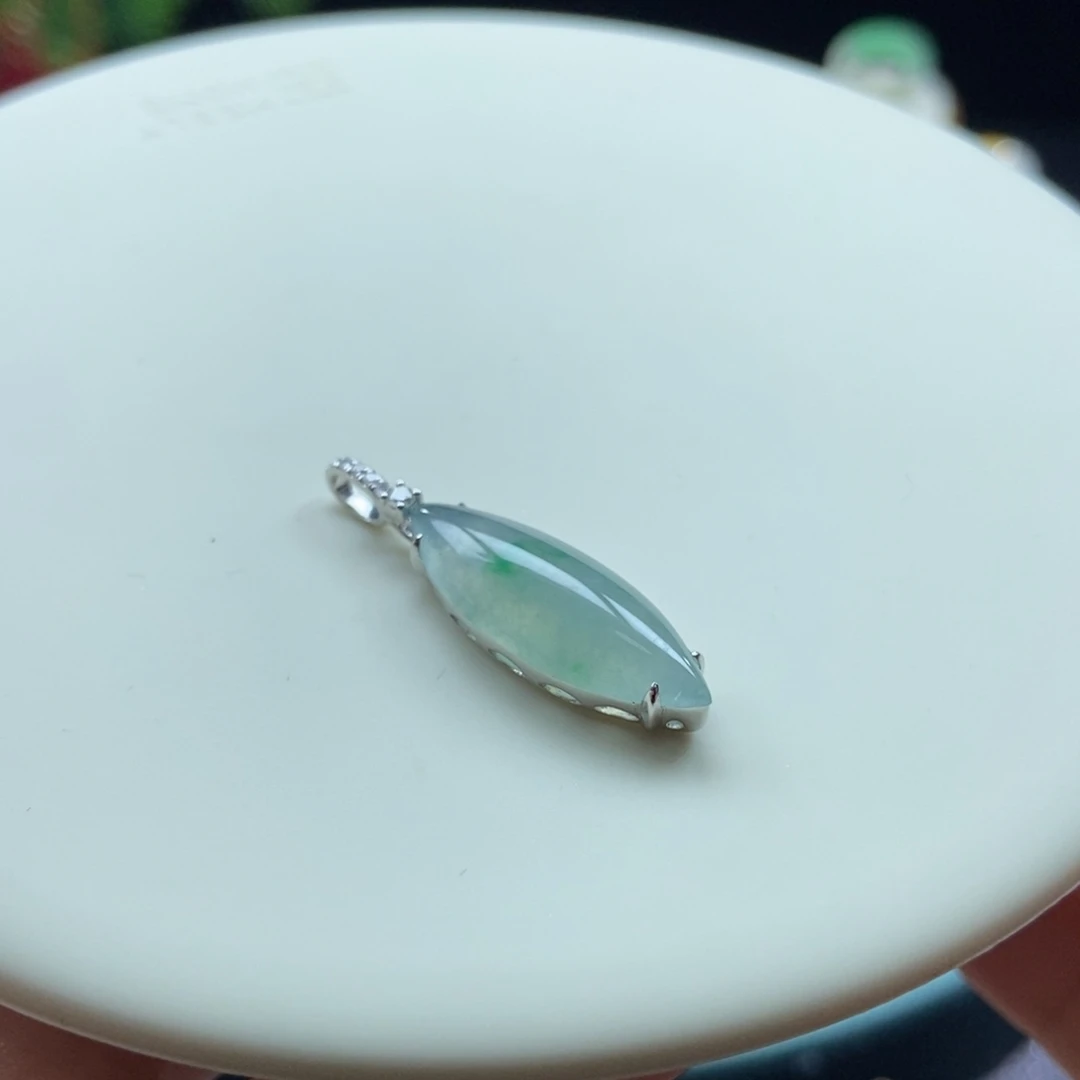 翡翠吊坠(不含链)18K金镶嵌翡翠冰飘绿随形吊坠