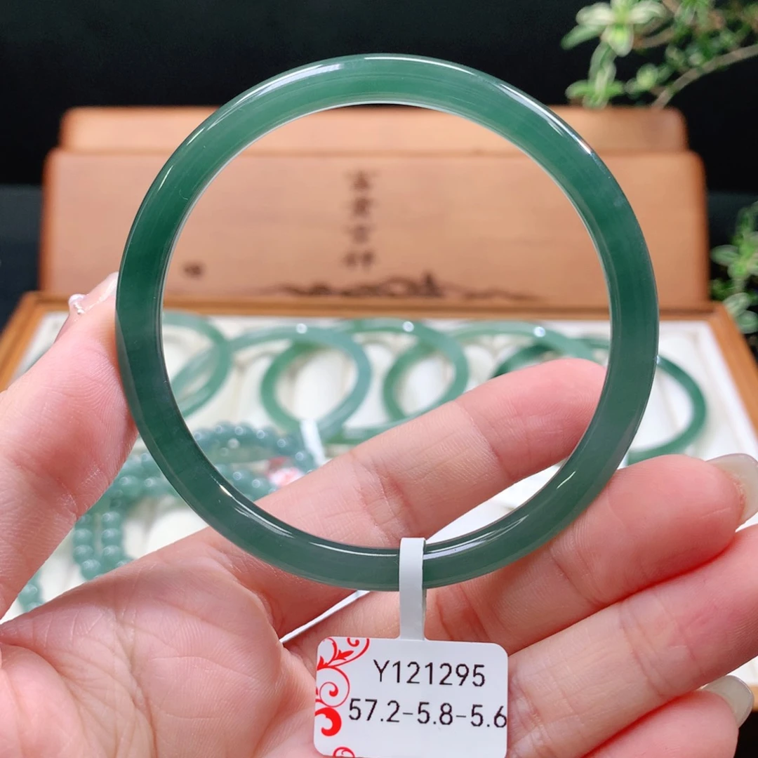 翡翠手镯未镶嵌天然