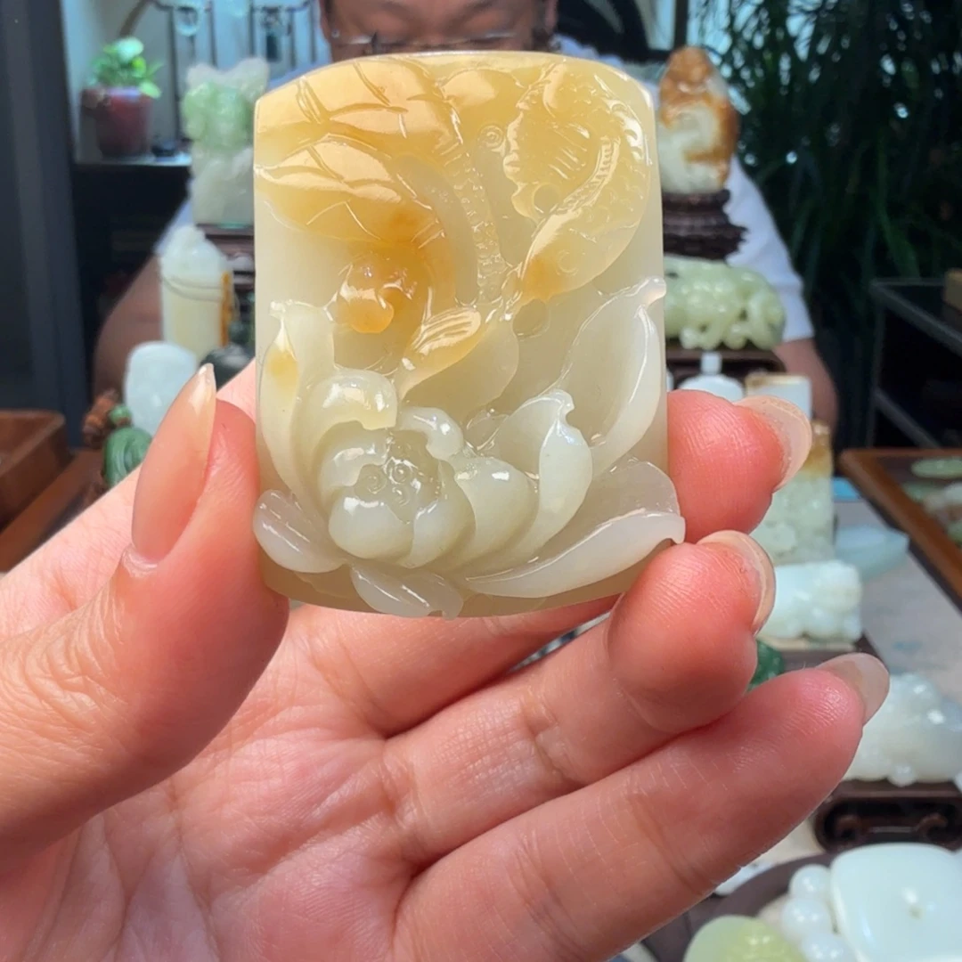 雨***果和田玉未镶嵌颈饰