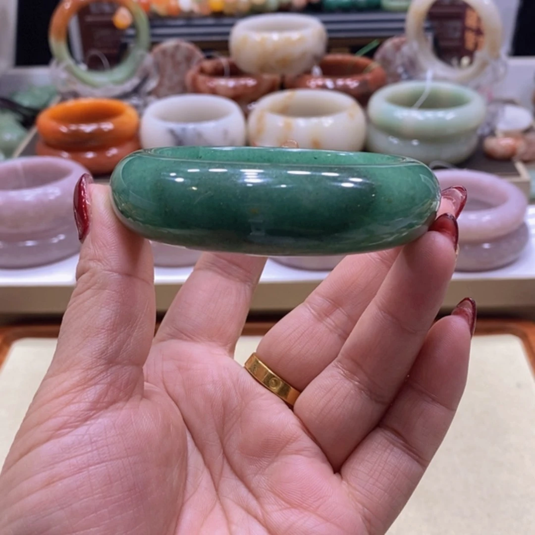 【闪购商品】未镶嵌手镯石英质玉笑**生