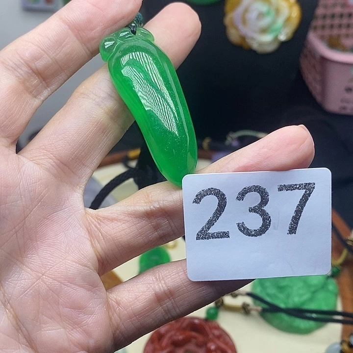 吊坠(赠链)未镶嵌翡翠