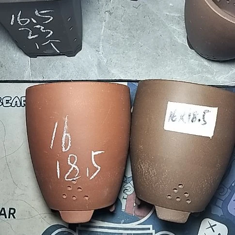 红泥紫泥三角两个花盆