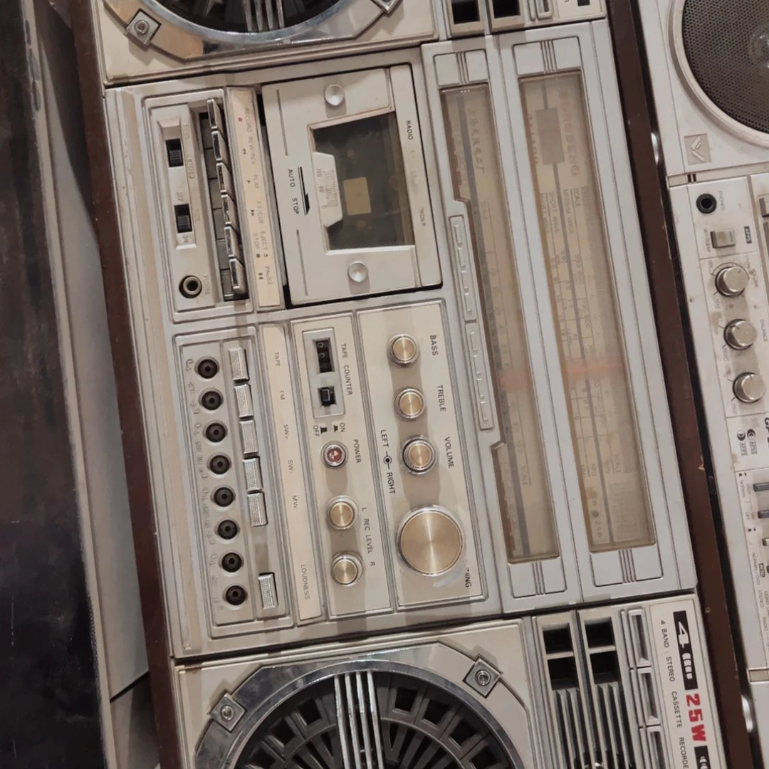 8新红灯4个能通电的喇叭，包邮