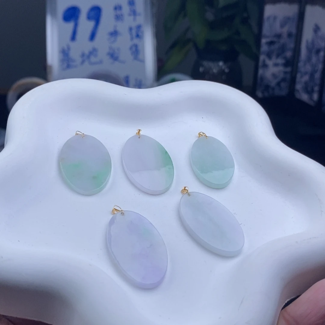 翡翠18K金镶嵌颈饰