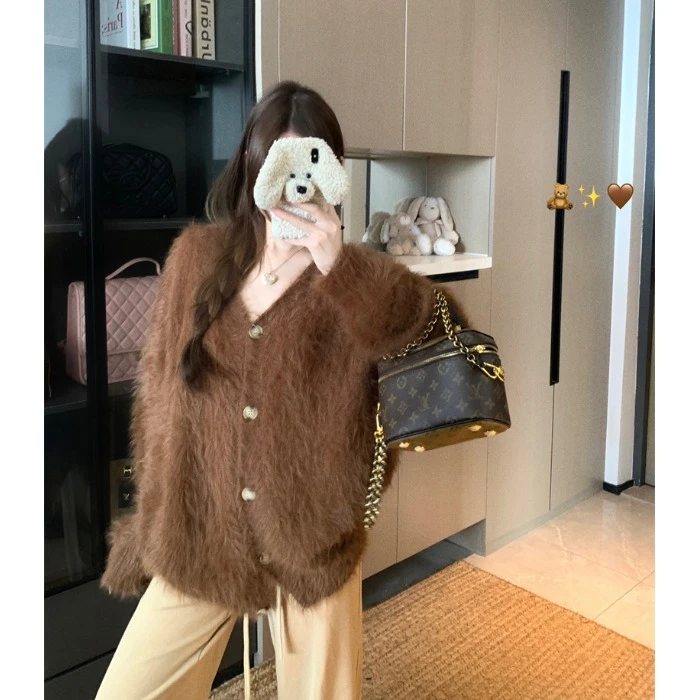 复古咖色防貂毛v领长袖毛衣外套女秋冬软呼呼针织开衫慵懒风上衣