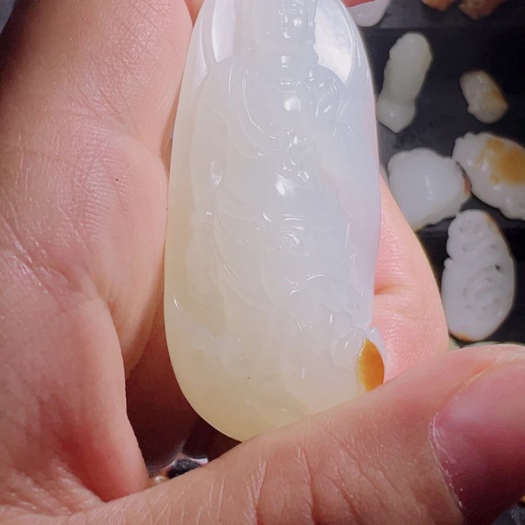 和田玉未镶嵌颈饰，*悦