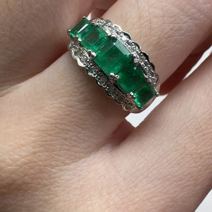 祖母绿未镶嵌戒指