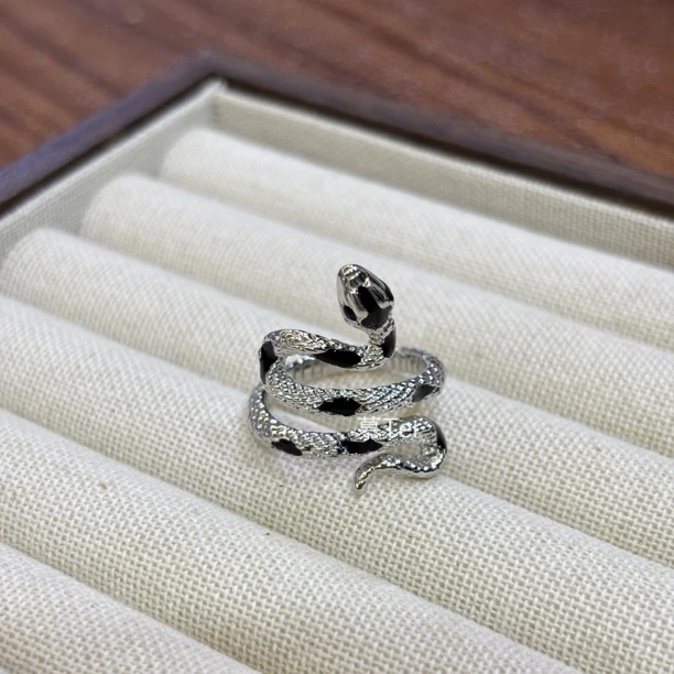 铜合金合成锆石戒指 慕Ter饭制 逆爱池骋小醋包同款蛇形戒指