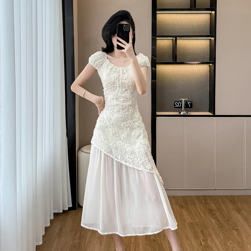 法式精致刺绣短袖连衣裙女2025年夏季新款纱网拼接裙方领包臀长裙