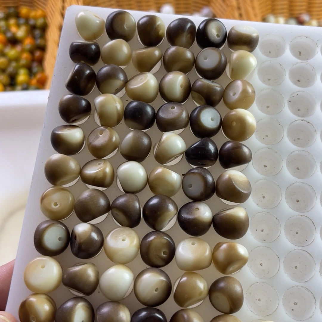 吊坠白玉菩提13.8灰蒜瓣61颗