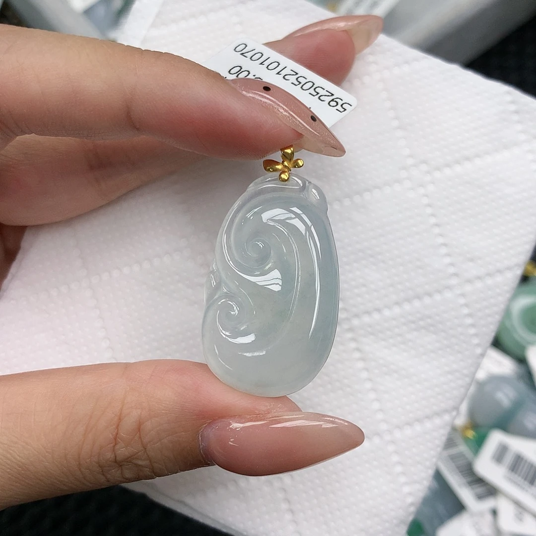 颈饰18K金镶嵌翡翠