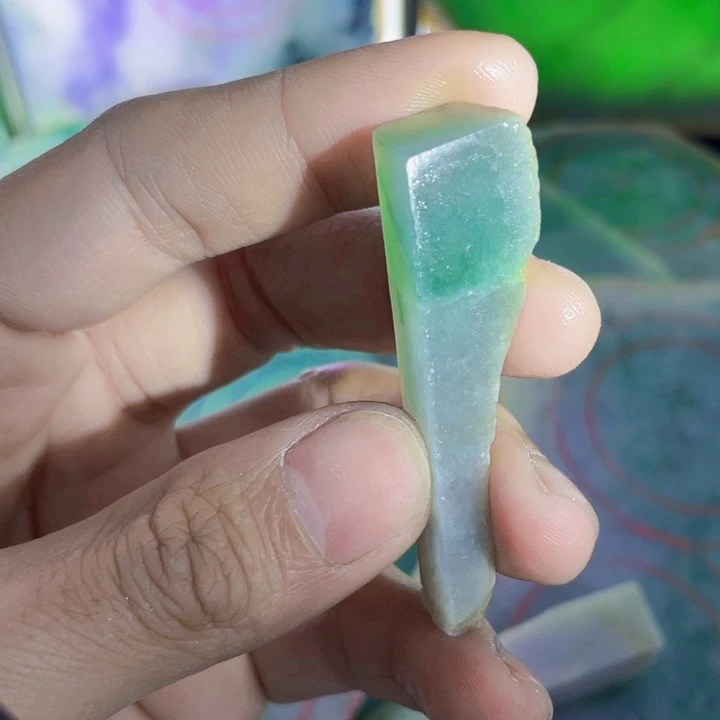 翡翠未镶嵌挂件片料