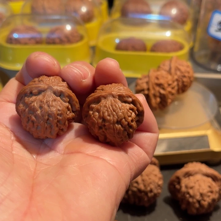 文玩核桃把件全品小龙眼元宝31