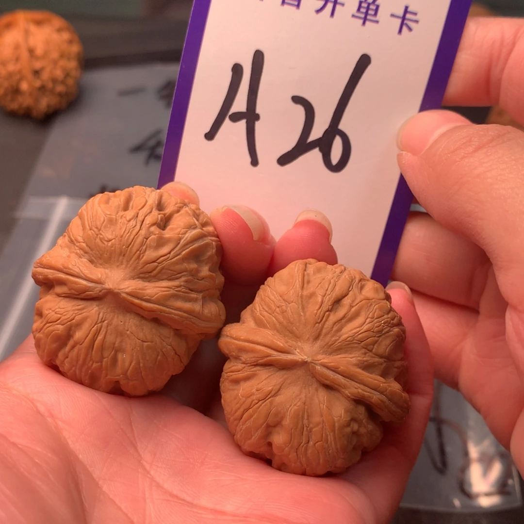 文玩核桃吊坠元宝