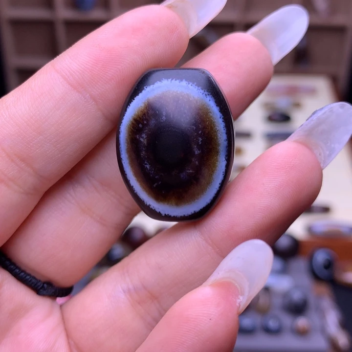 玛瑙/玉髓颈饰未镶嵌么****3