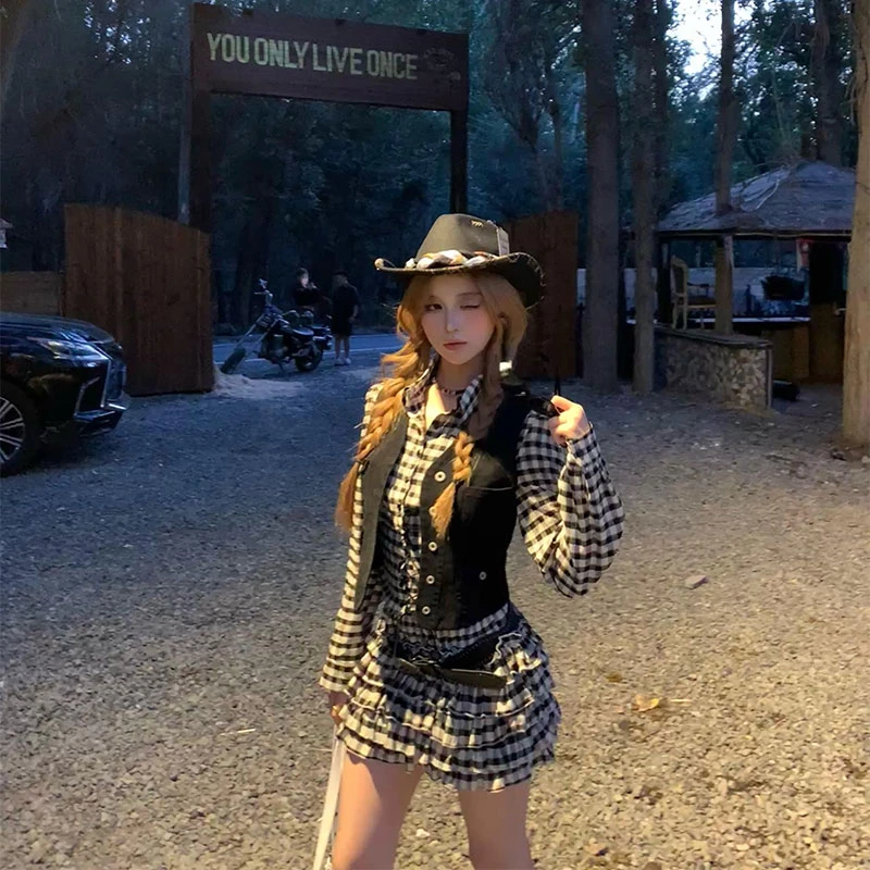 2025秋季新款chic网红甜辣风修身长袖格子衬衫+短款半身裙两件套