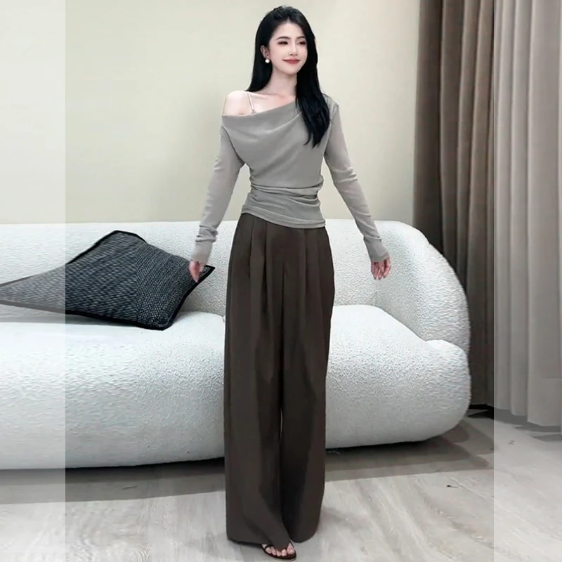 2025早秋流行穿搭一整套气质高级感掐腰露肩上衣咖色阔腿裤两件套