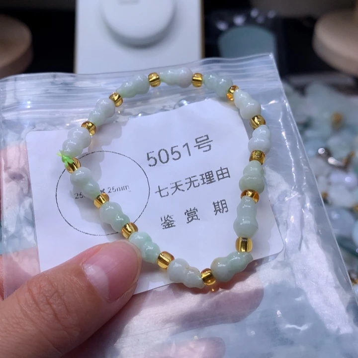 翡翠未镶嵌颈饰挂件