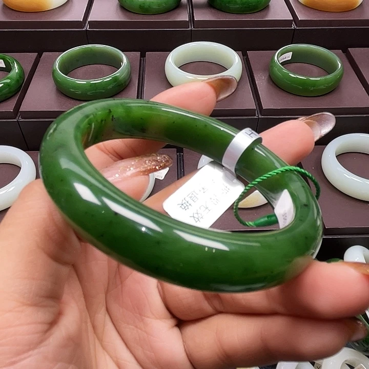 和田玉（碧玉）未镶嵌手镯