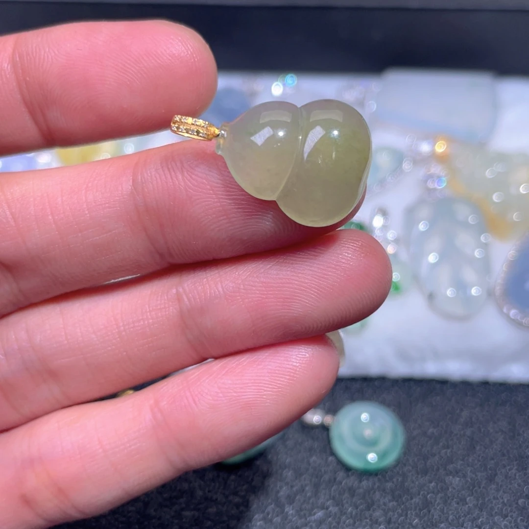 颈饰18K金镶嵌翡翠翡翠