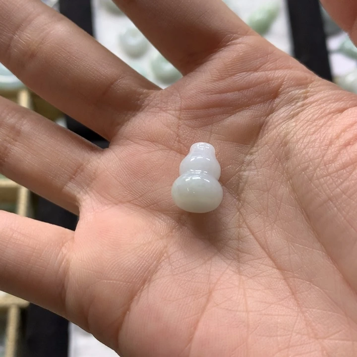 翡翠未镶嵌颈饰缅甸A货翡翠