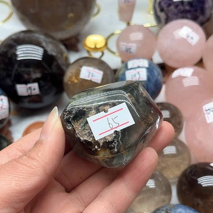 水晶124克幽灵随形未镶嵌