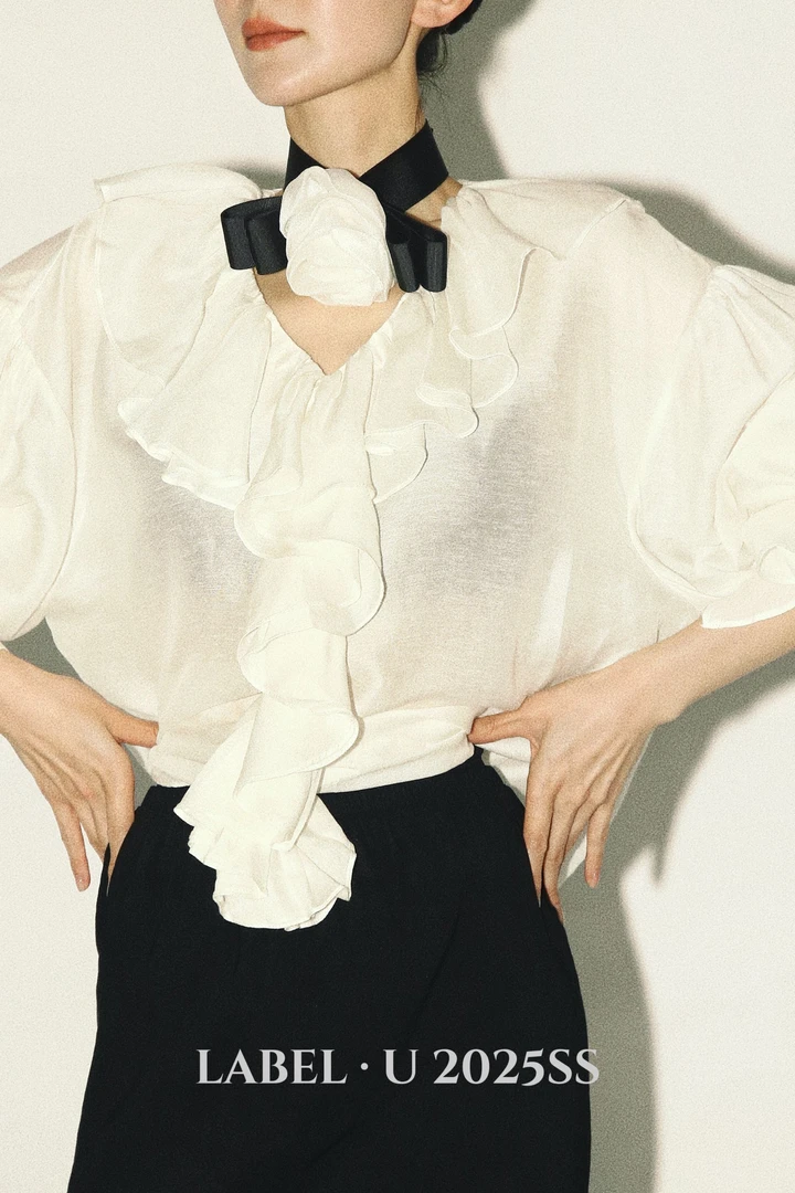 【坤姨专属】大荷叶边V领 花朵领结 白色喇叭袖设计上衣AK25YY585C