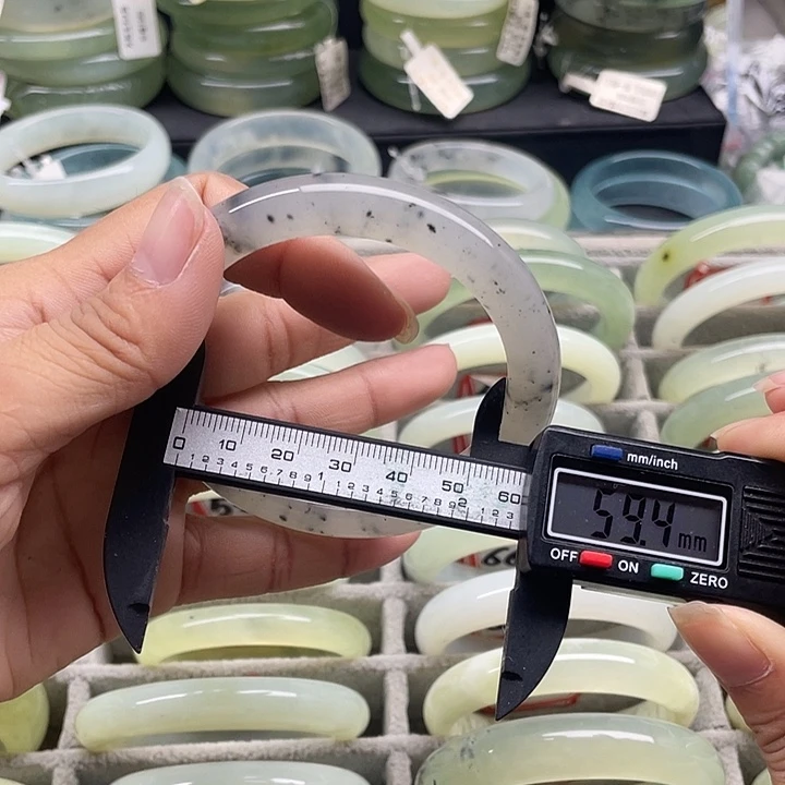 蛇纹石玉未镶嵌手镯80