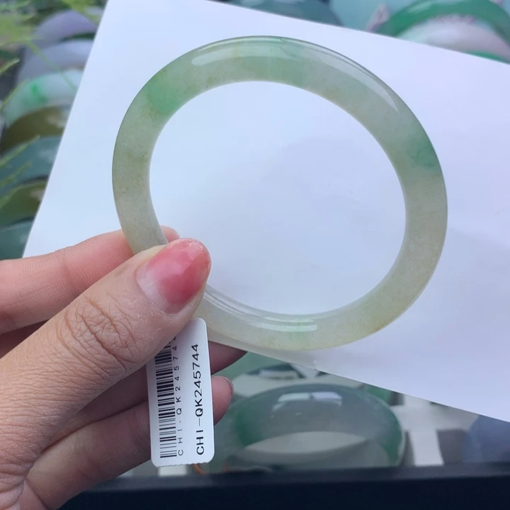 翡翠手镯未镶嵌天然翡翠手镯