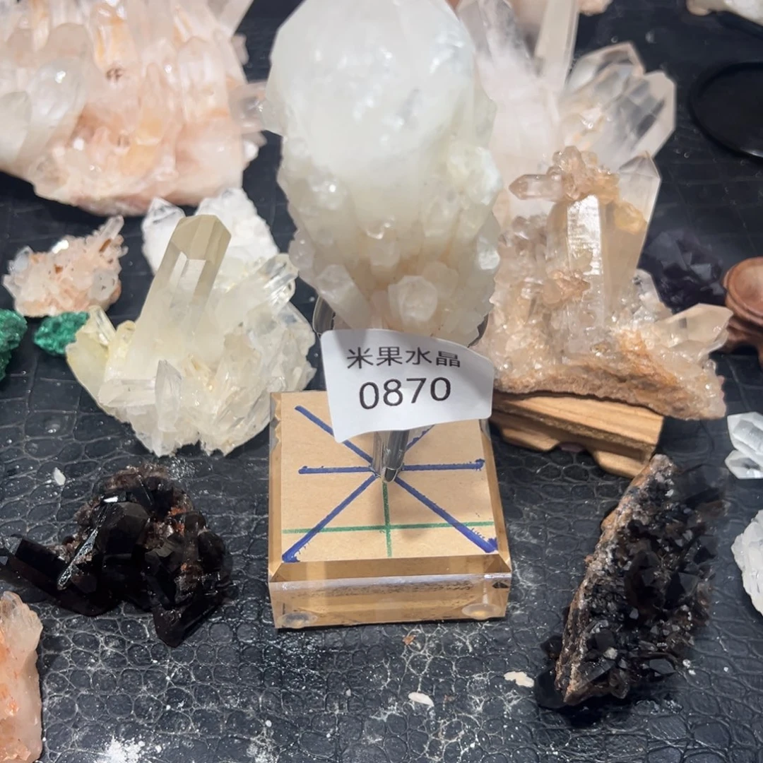 夏***根未镶嵌珠宝半成品水晶