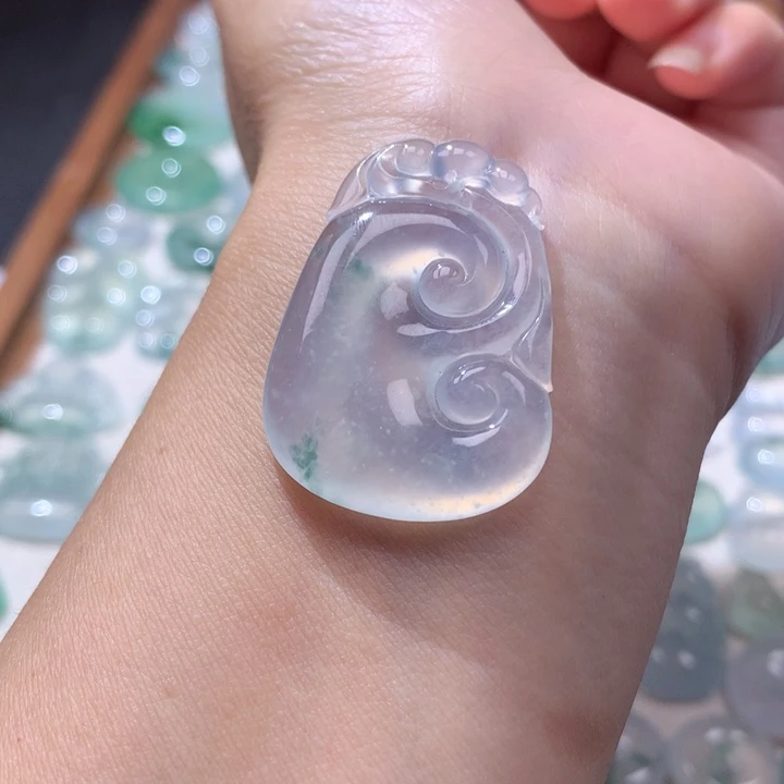 颈饰未镶嵌翡翠高冰飘花大如意