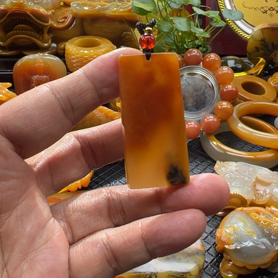 石英质玉未镶嵌颈饰