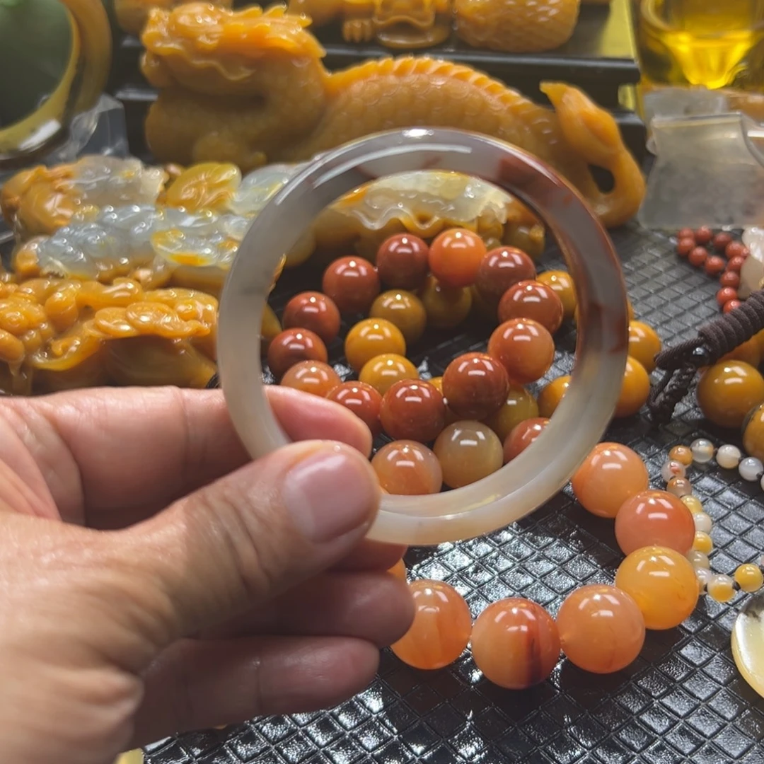 石英质玉未镶嵌颈饰