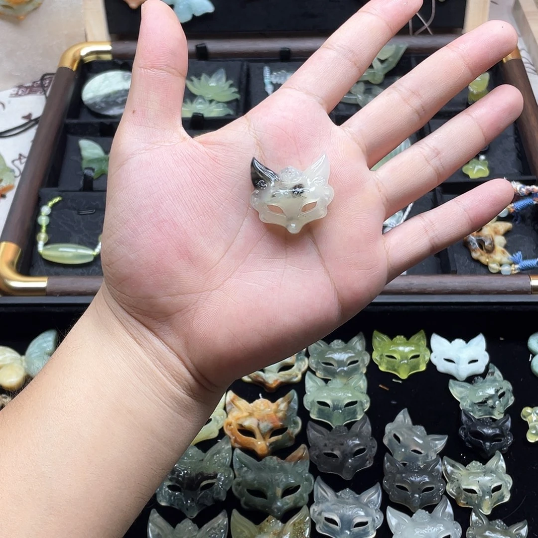 未镶嵌蛇纹石玉颈饰