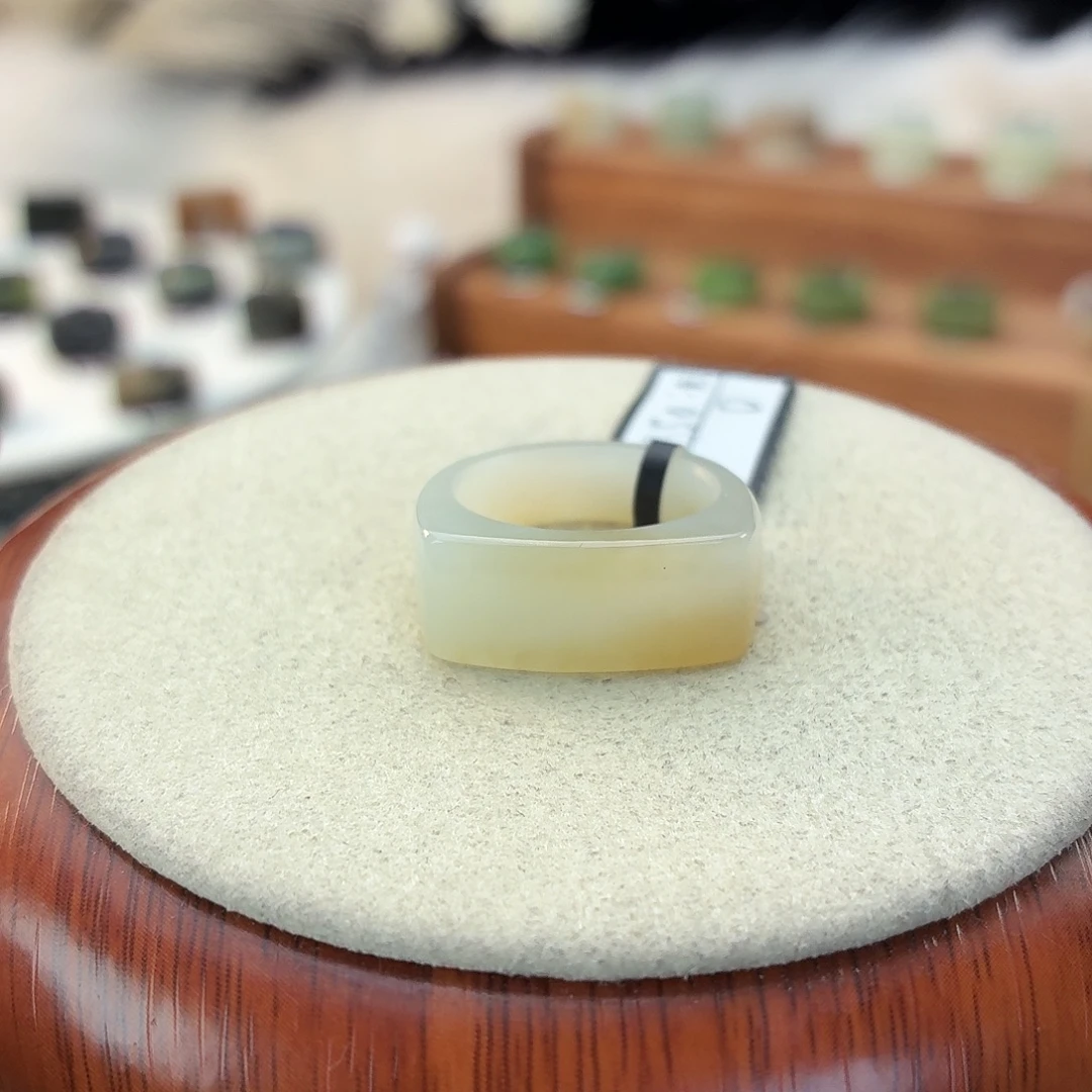 和田玉未镶嵌戒指i41糖白马鞍17.1mm