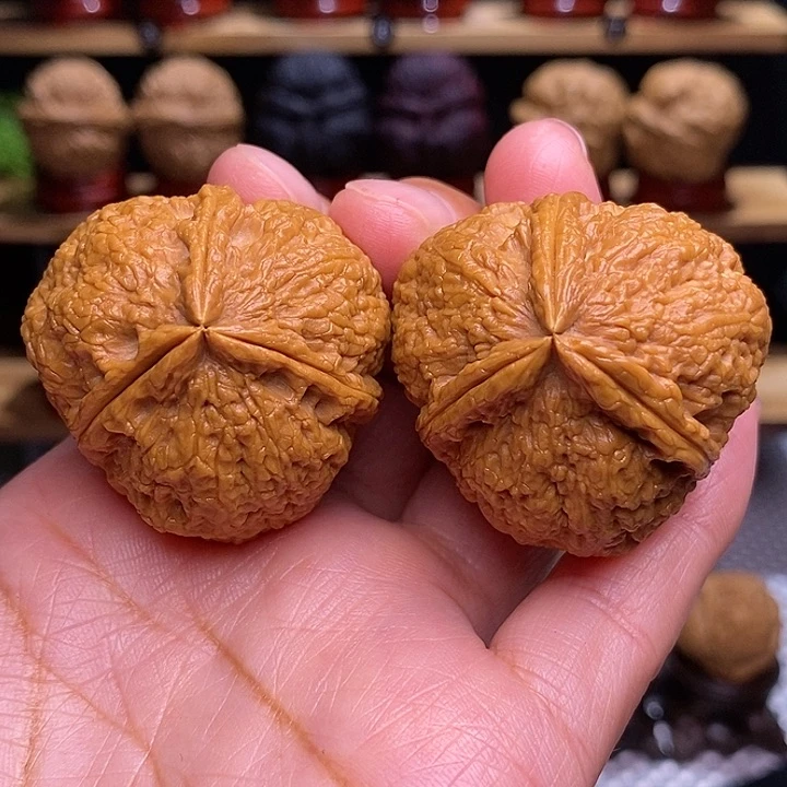 文玩核桃把件铁锤三棱34