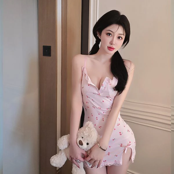 小众甜美可爱多巴胺风洋气知性吊带睡裙